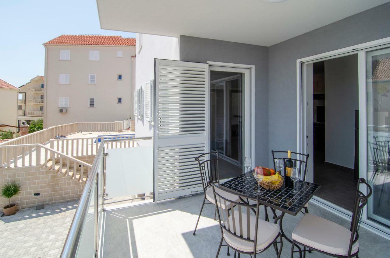 Apartments Sara 4 Bol Exterior photo