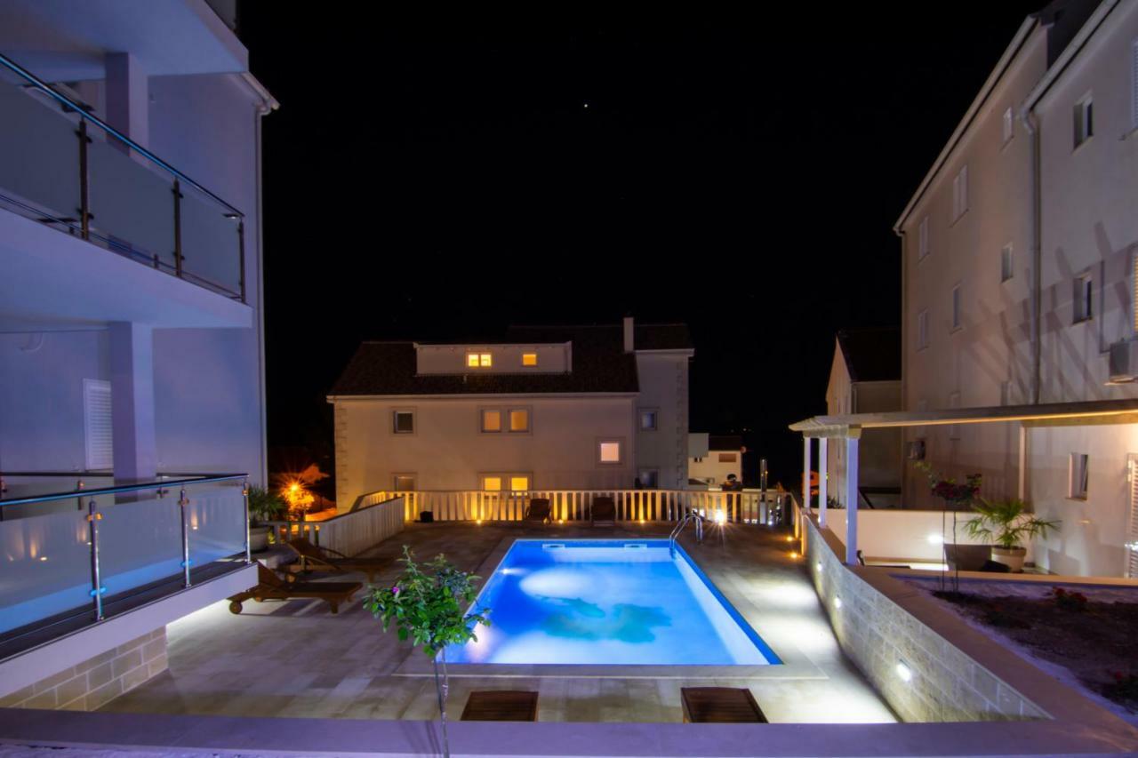 Apartments Sara 4 Bol Exterior photo