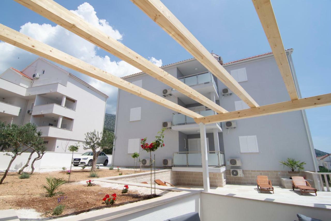 Apartments Sara 4 Bol Exterior photo