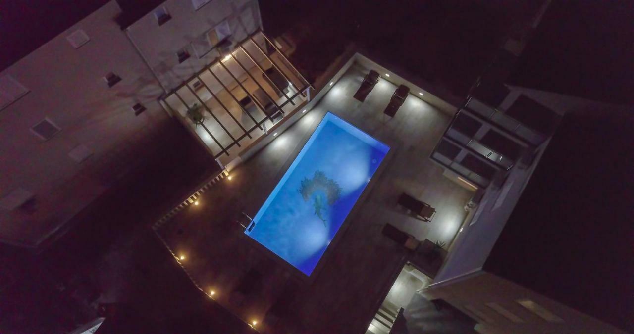 Apartments Sara 4 Bol Exterior photo