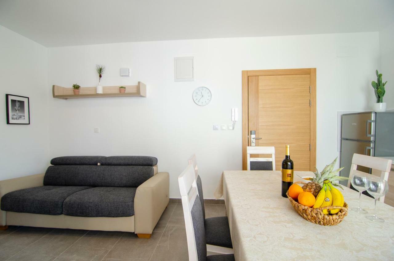 Apartments Sara 4 Bol Exterior photo