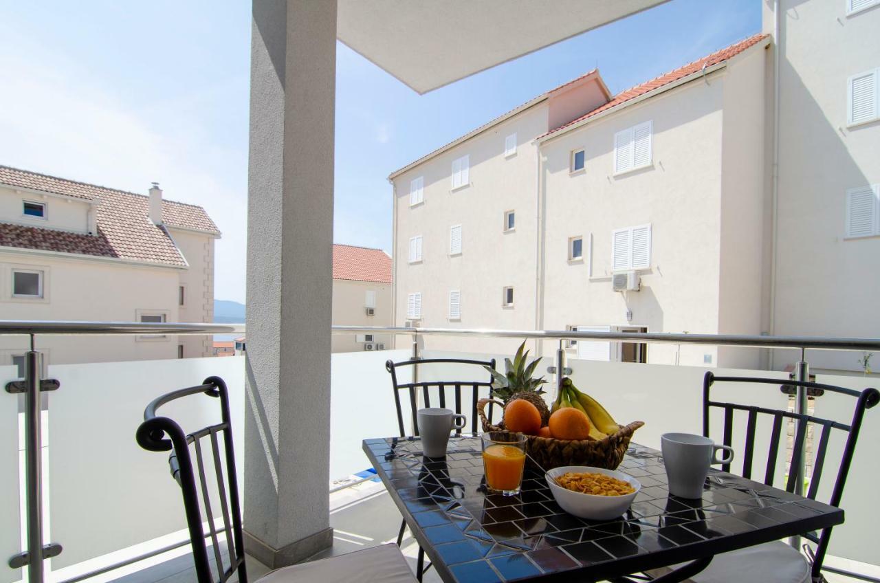 Apartments Sara 4 Bol Exterior photo
