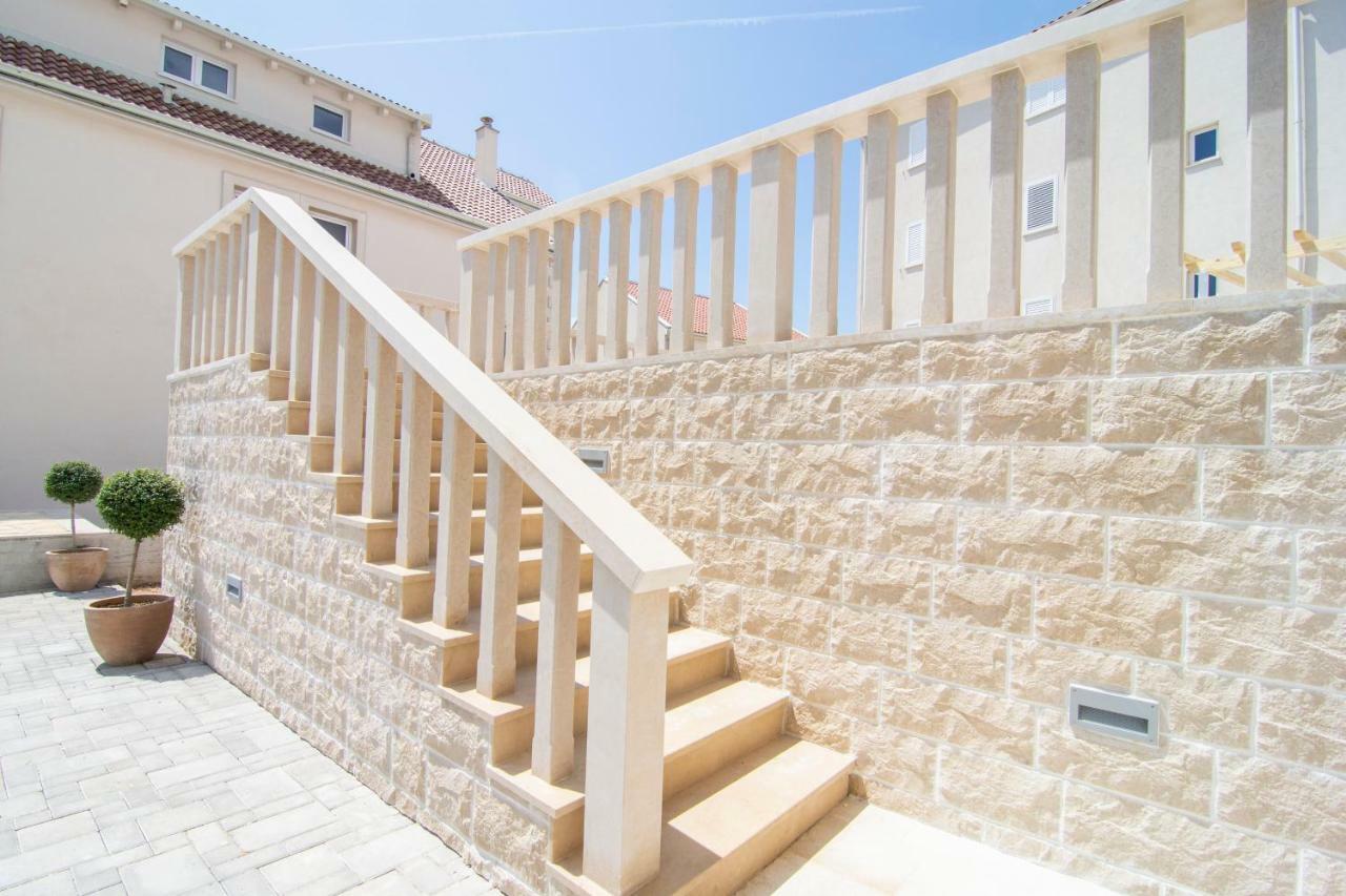 Apartments Sara 4 Bol Exterior photo