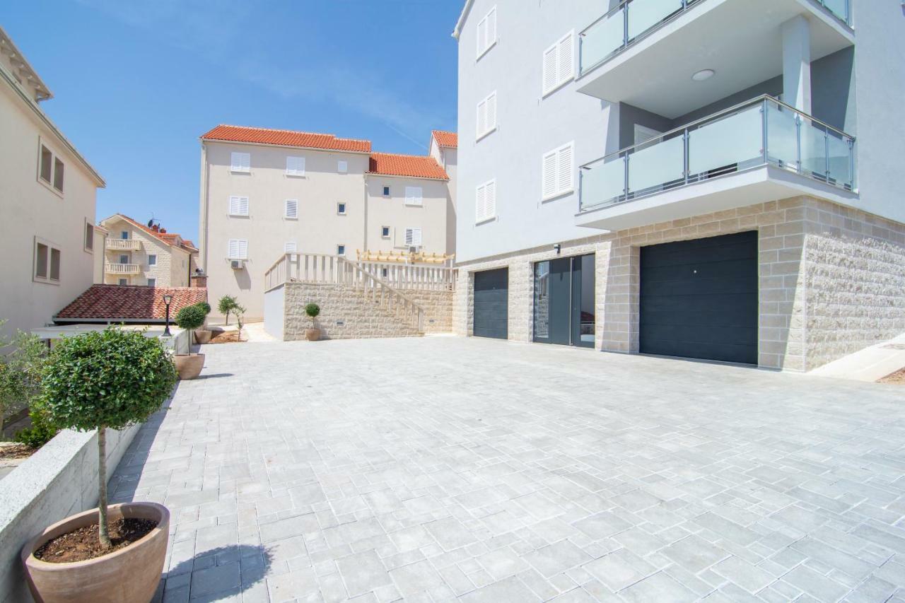 Apartments Sara 4 Bol Exterior photo