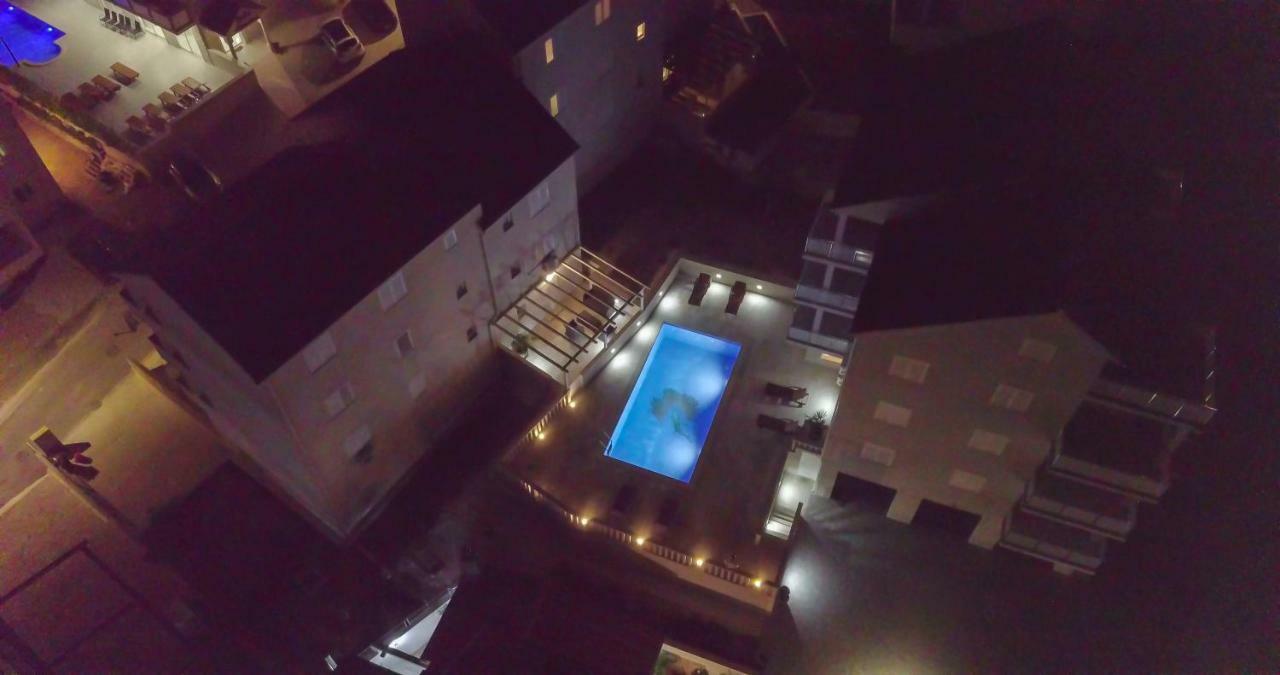 Apartments Sara 4 Bol Exterior photo
